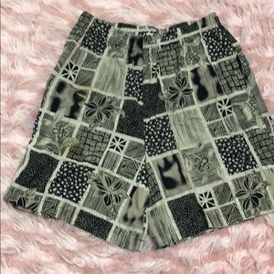 Brindar Shorts Size Medium Black and Beige